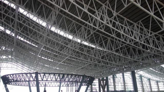 Duże rozpiętości Antirust Prefabrykowane metalowe budynki siłowe Wielopiętrowa konstrukcja stalowa dla szkoły